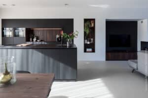 Keuken in zwarte kleur in HM07 Piombo van DecoLegno