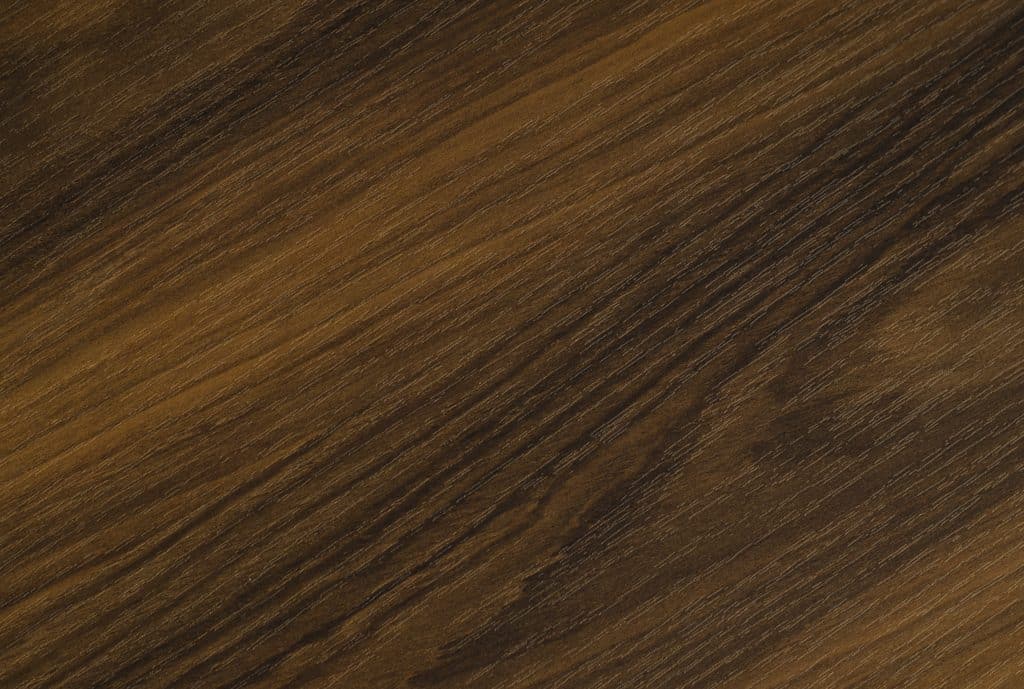 Detailafbeelding van de warmbruine S016 Frassino van Cleaf, welke een verfijnde essen houtnerf textuur kent met een matte afwerking
