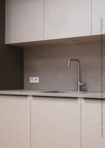 Keuken uitgevoerd in FC83 Concreta, FA44 Penelope en S008 Spessart van Cleaf