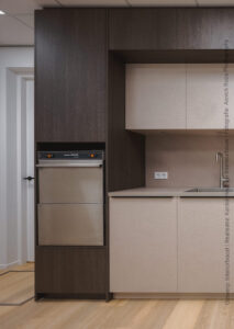 Keuken uitgevoerd in FC83 Concreta, FA44 Penelope en S008 Spessart van Cleaf