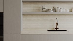 Renderbeeld van een keuken in decoratief plaatmateriaal FC84 Reflex met achterwand in natuursteen FD01 Concreta Taranta