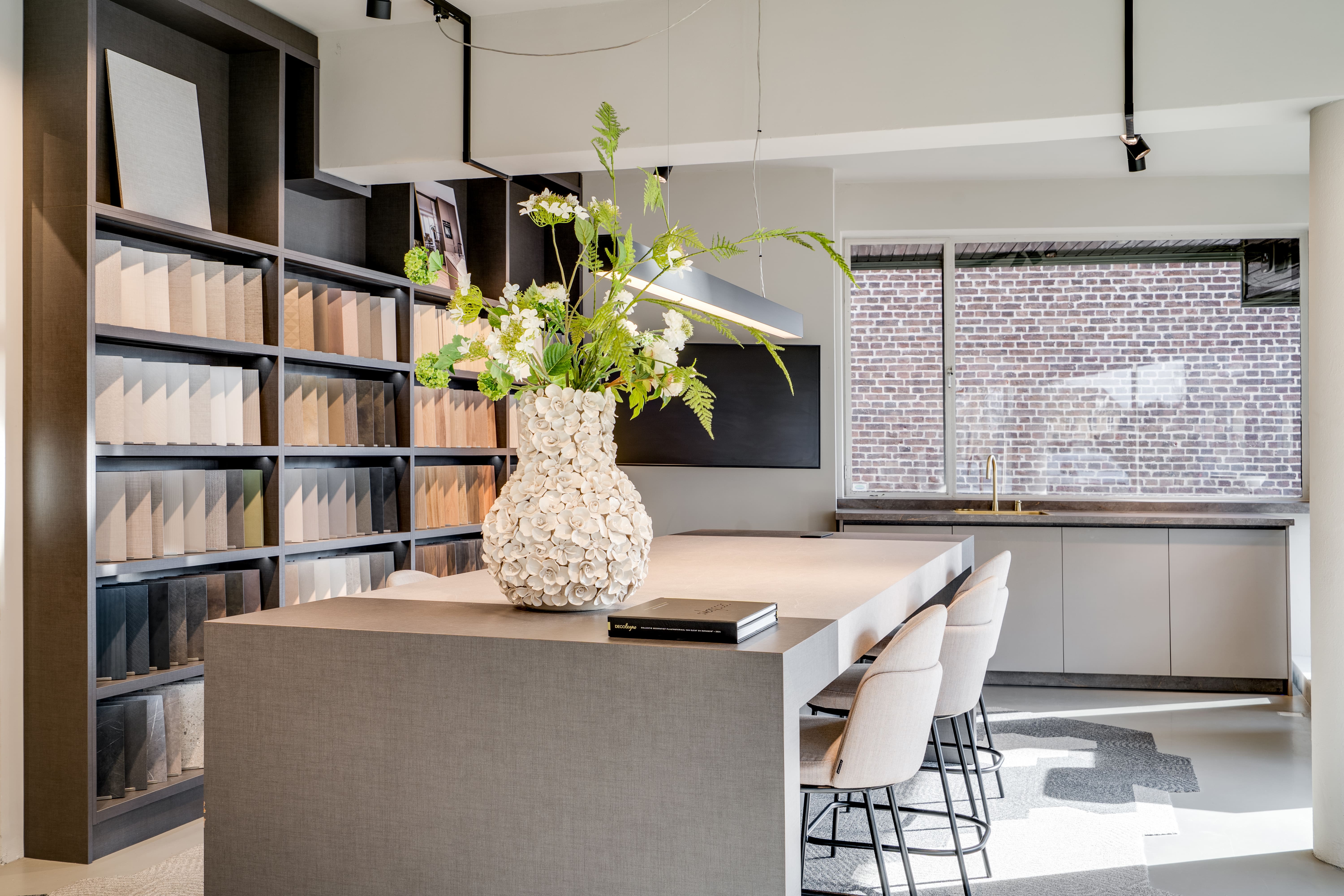 Sfeerbeeld van de DecoLegno showroom in Echt