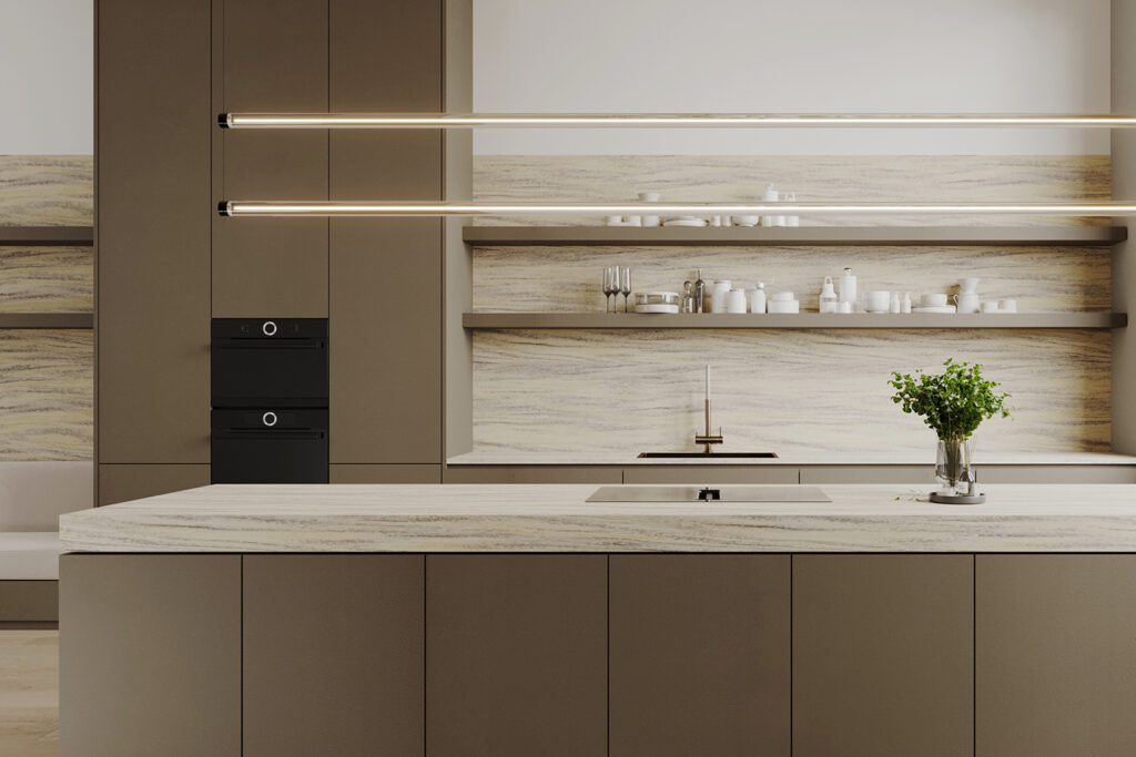 Keuken in FD38 Taranta van Cleaf, decoratief plaatmateriaal met de uitstraling van gehamerd edelmetaal in een moerasgroene metallic kleur.