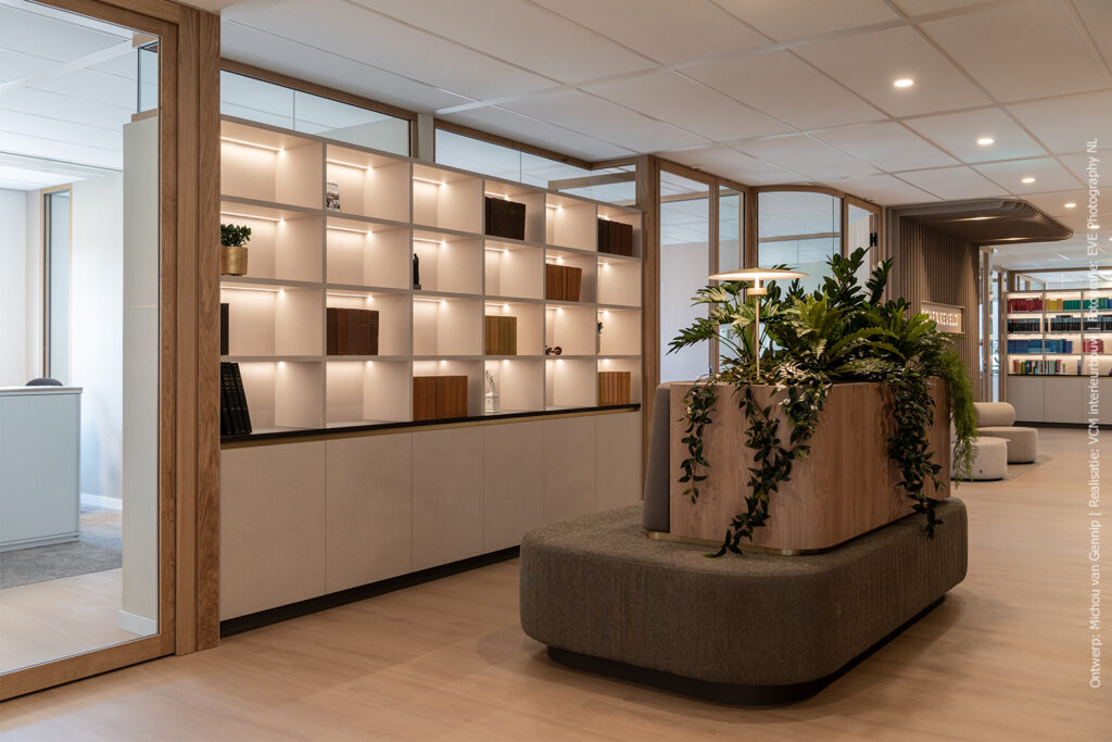product Maatwerk bankje met plantenbak in blond S128 Pembroke en kast in linnenstructuur FA44 Penelope