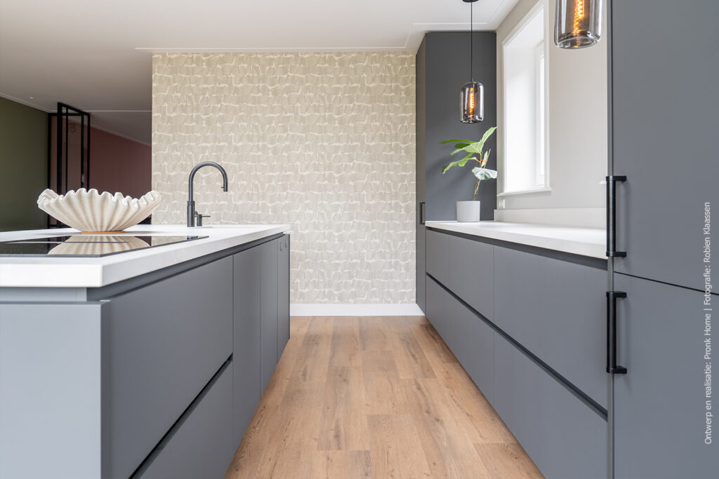 Moderne keuken met kookeiland in antracietgrijze HM06 Piombo