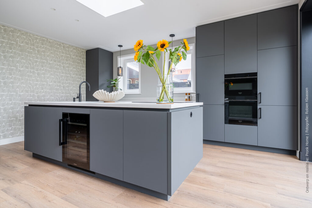 Moderne keuken met kookeiland in antracietgrijze HM06 Piombo