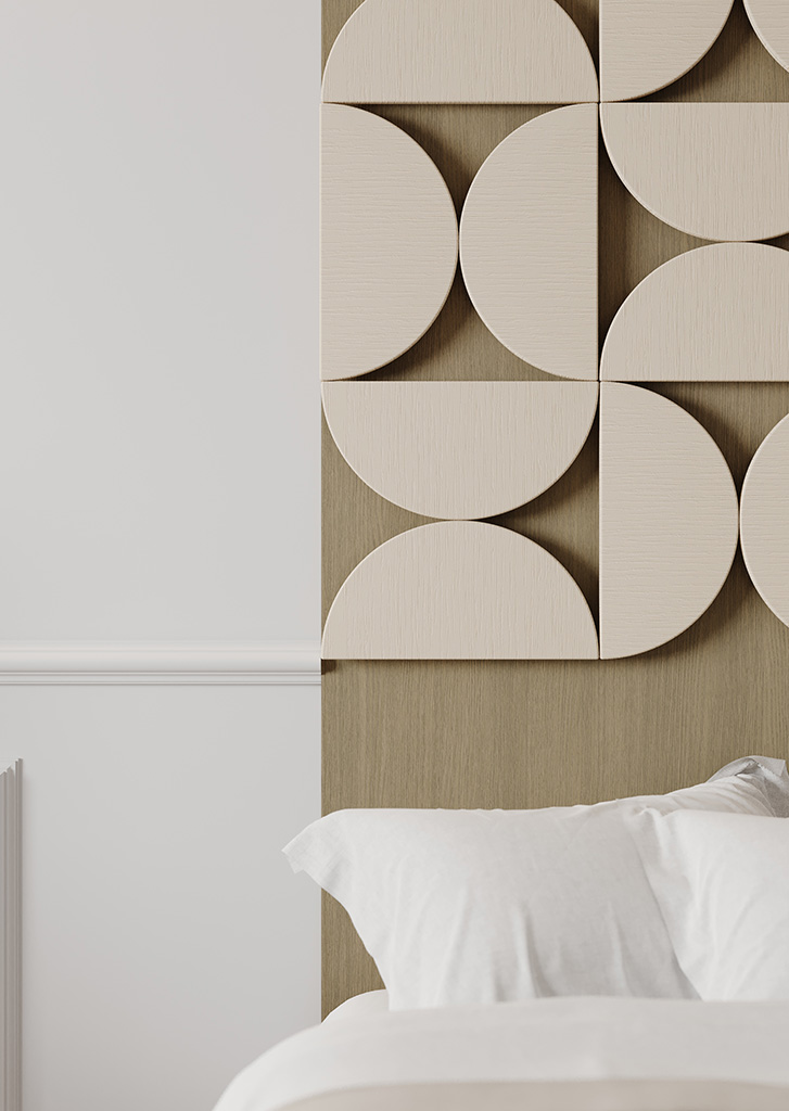 Bedachterwand in decor UA80 Quercia van decoratief plaatmateriaal van Cleaf, deze variant geeft de ervaring van gespoten eikenfineer in een zachte beige tint.