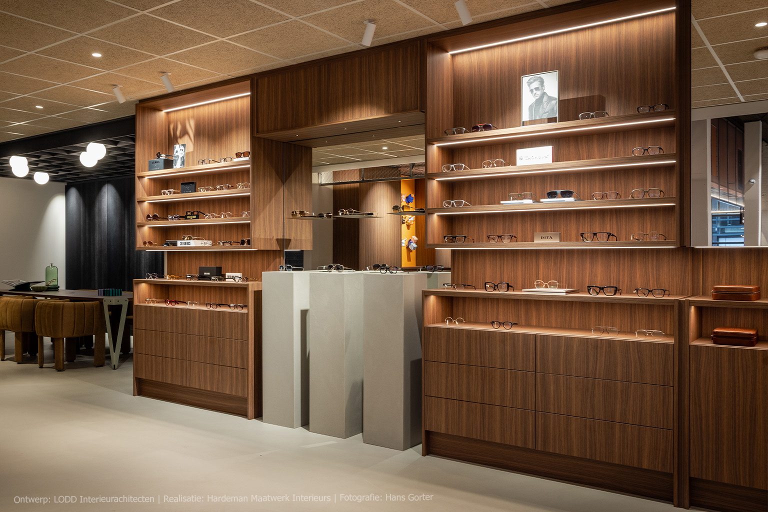 Warm walnoot als basis voor maatwerk in optiek