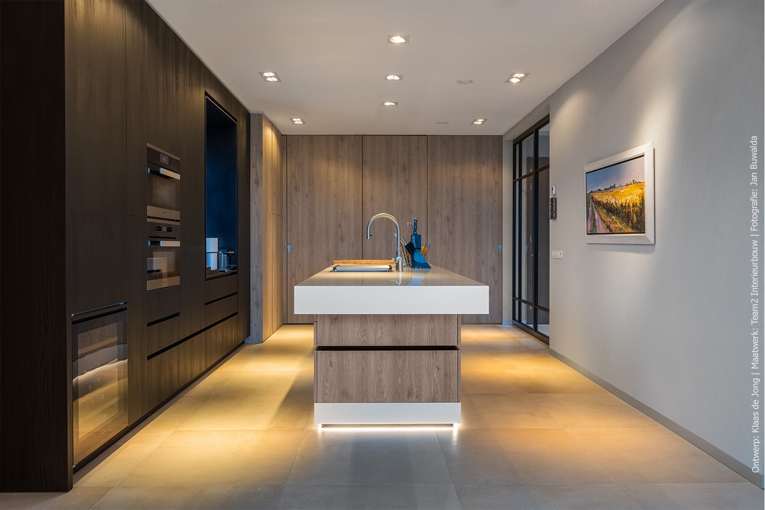 Maatwerk keuken in zwarte houtlook en lichte houtlook in S122 Pembroke en U129 Esperia