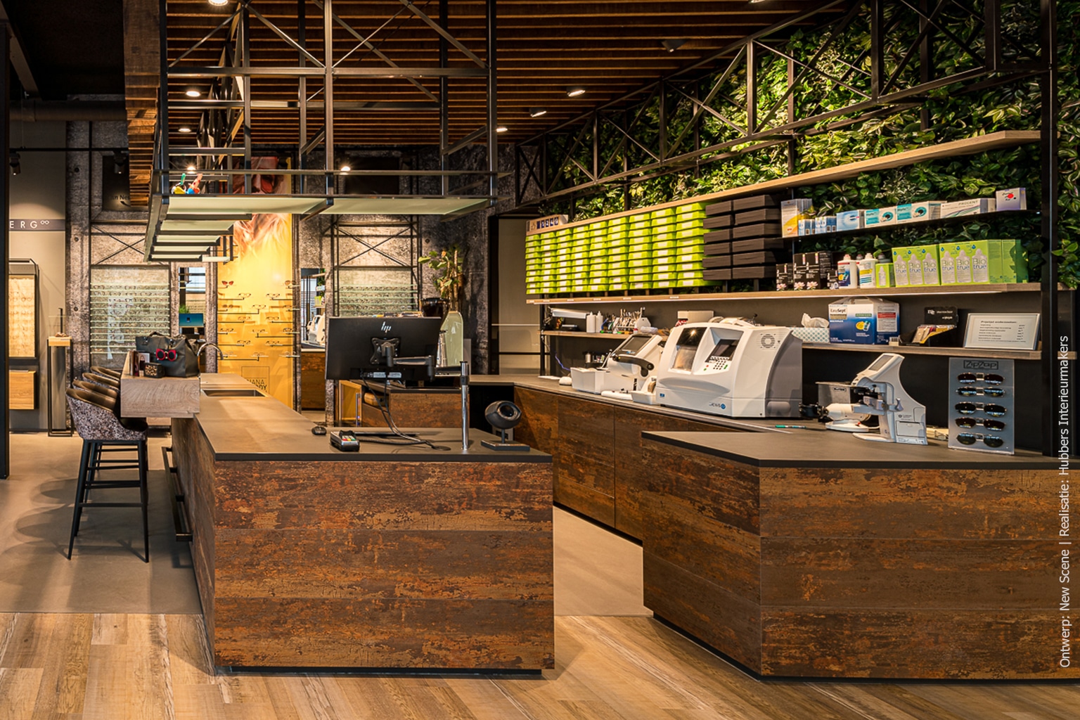 houten balie in retailinterieur