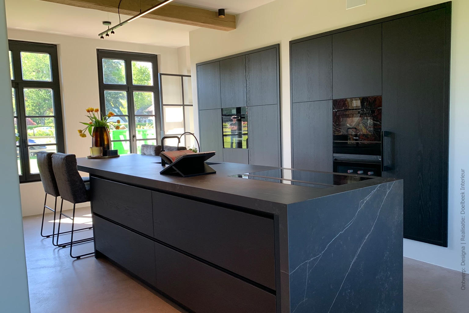 Stijlvolle zwart houten keuken Heerde | Projecten | DecoLegno
