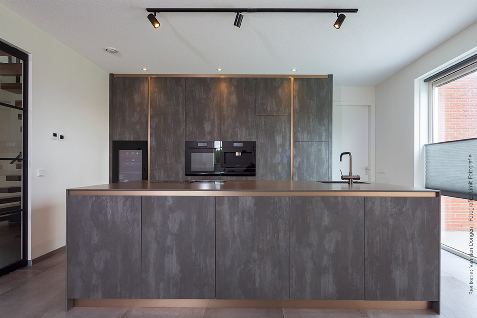 betonlook keuken uitgevoerd in decoratief plaatmateriaal
