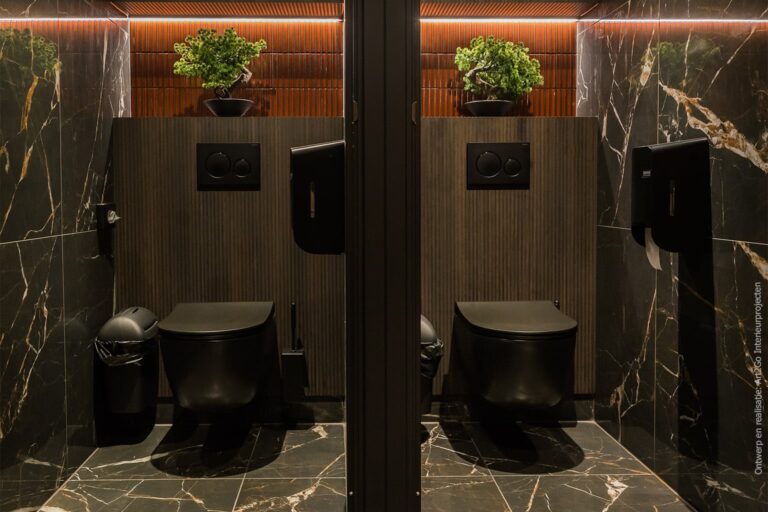 Stijlvol toilet in restaurant Kyatcha Rotterdam Projecten DecoLegno